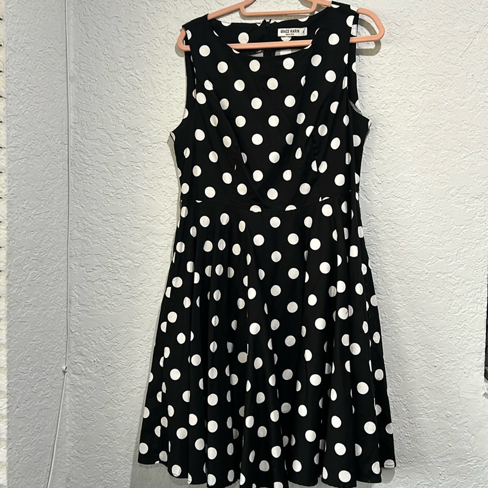 Color whit/black polka dots nice used size 2xl
